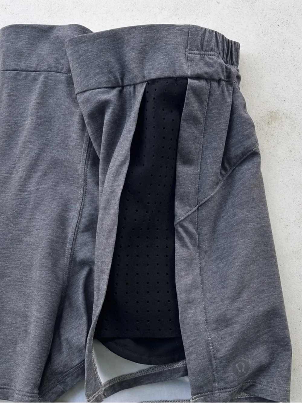 lululemon &go On the Go Shorts Gray Black Size 6 Running Athletic Athleisure